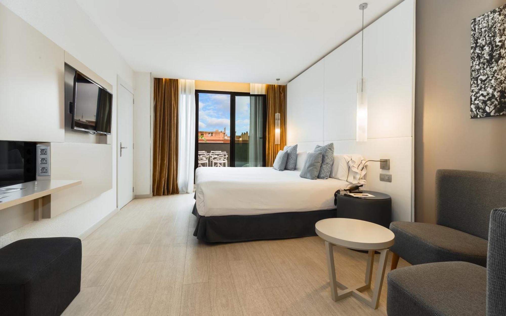 Attic terrace room includes one access to the spa per person per